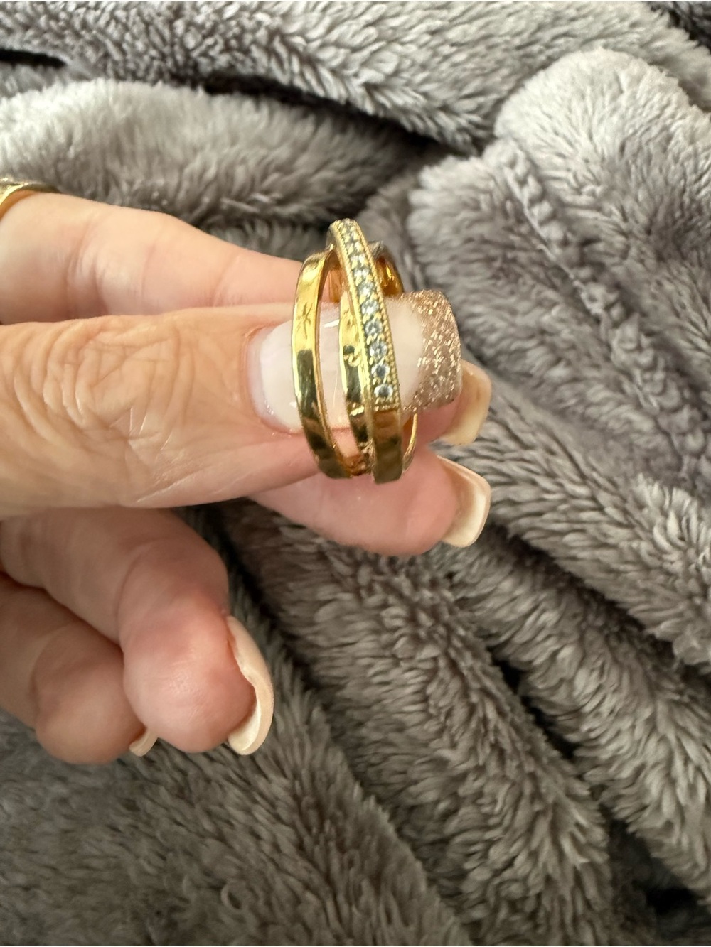 PANDORA GOLD ! JUST CHECK $$